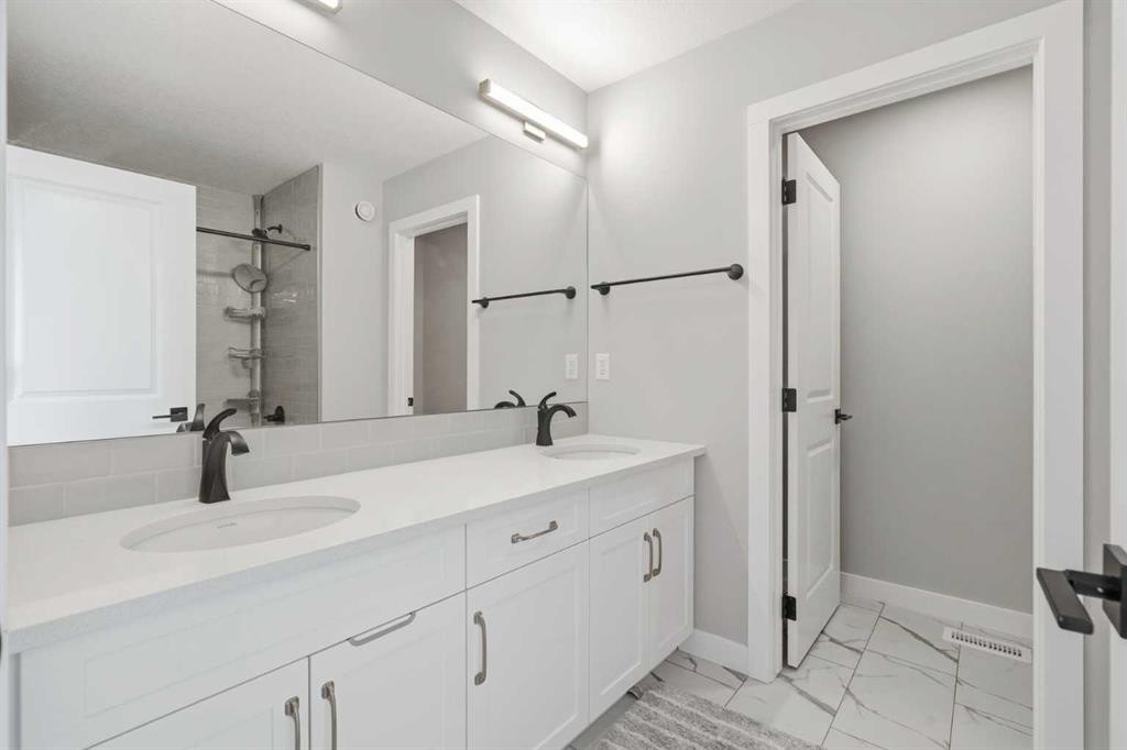 143 Belvedere Crescent Se, Calgary, AB - Indoor Photo Showing Bathroom