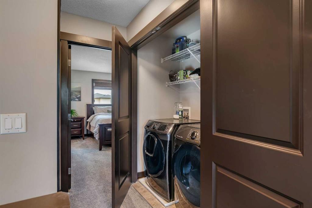91 Panora Square Nw, Calgary, AB - Indoor Photo Showing Laundry Room