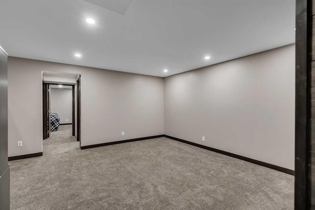 91 Panora Square Nw, Calgary, AB - Indoor Photo Showing Other Room