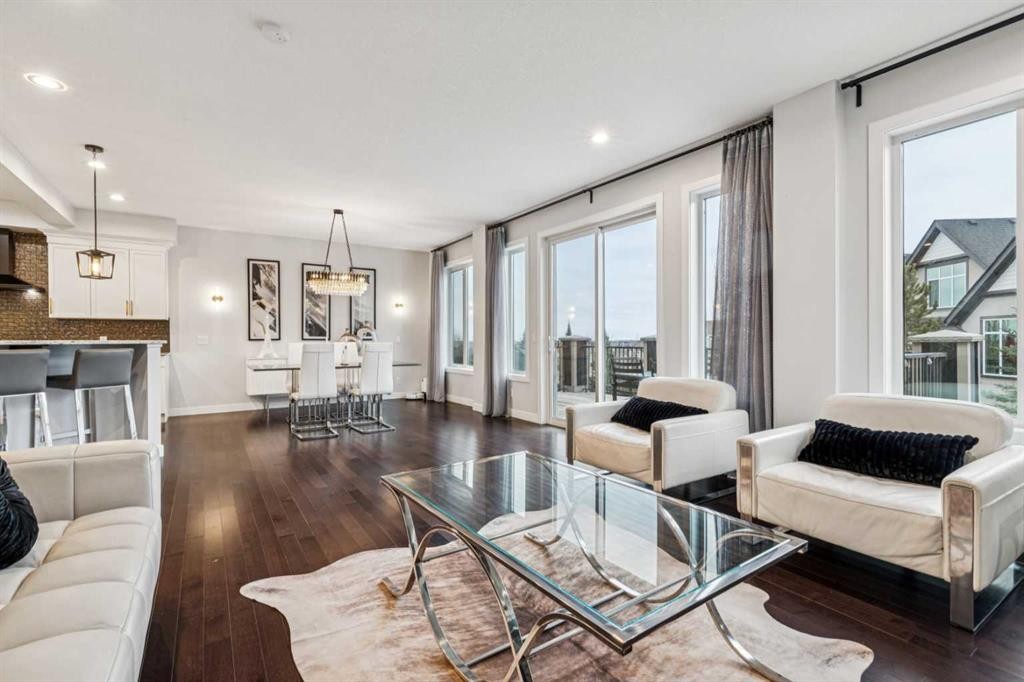 290 Mahogany Place Se, Calgary, AB - Indoor Photo Showing Living Room