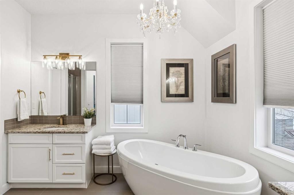 290 Mahogany Place Se, Calgary, AB - Indoor Photo Showing Bathroom
