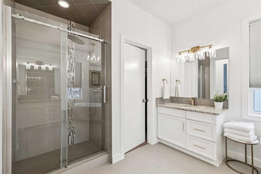 290 Mahogany Place Se, Calgary, AB - Indoor Photo Showing Bathroom