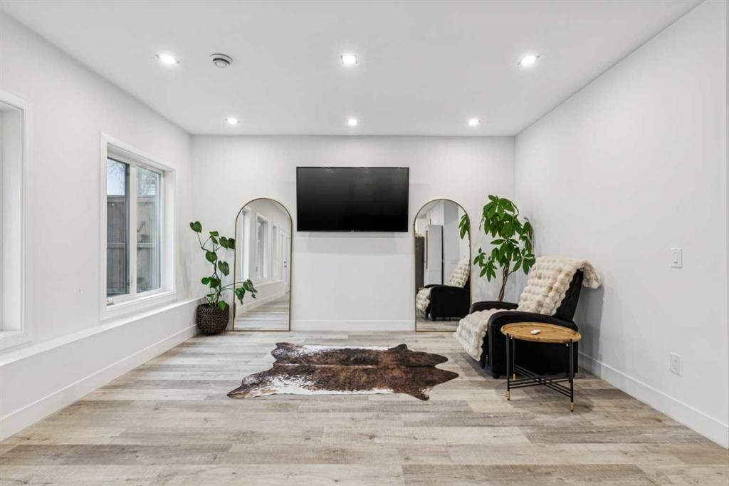 290 Mahogany Place Se, Calgary, AB - Indoor Photo Showing Other Room