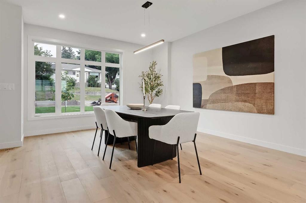 4320 Centre A Street Ne, Calgary, AB - Indoor Photo Showing Dining Room