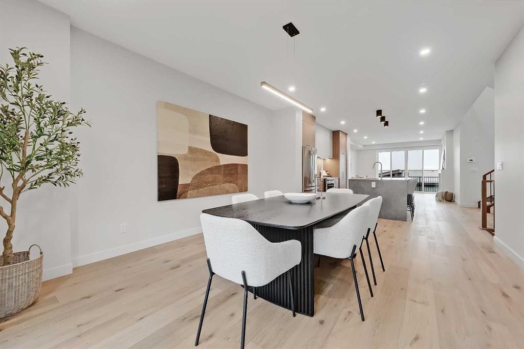 4320 Centre A Street Ne, Calgary, AB - Indoor Photo Showing Dining Room