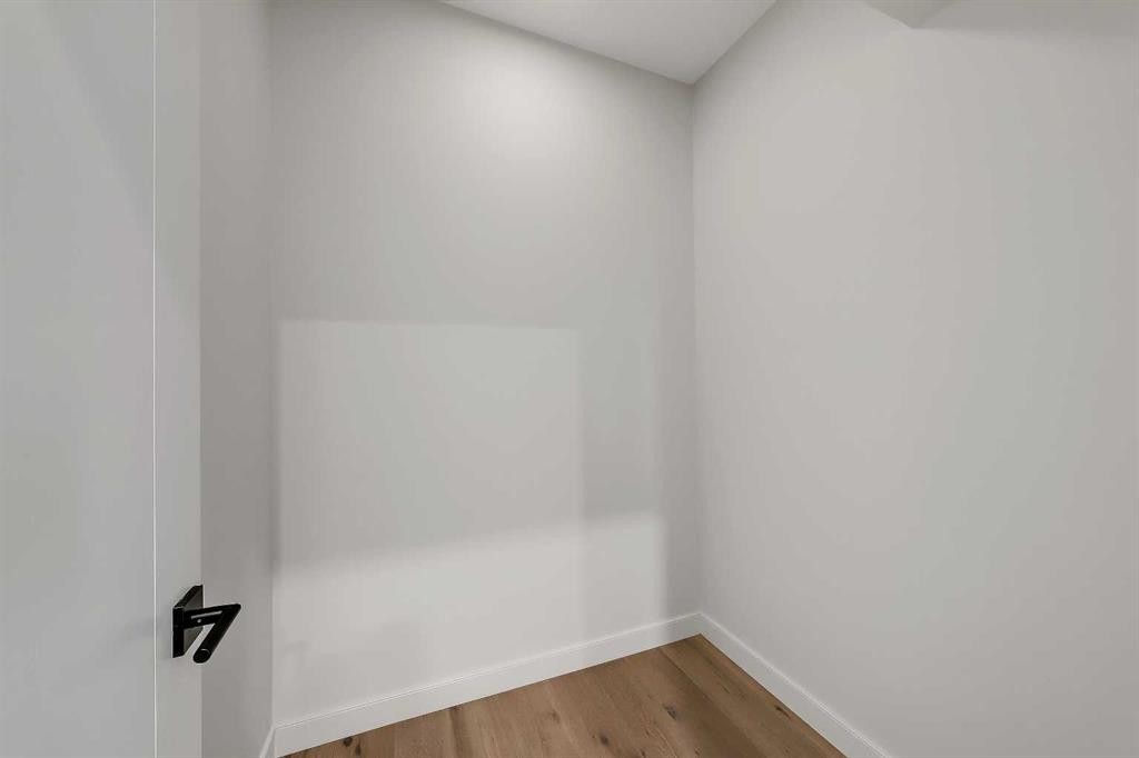 4320 Centre A Street Ne, Calgary, AB - Indoor Photo Showing Other Room