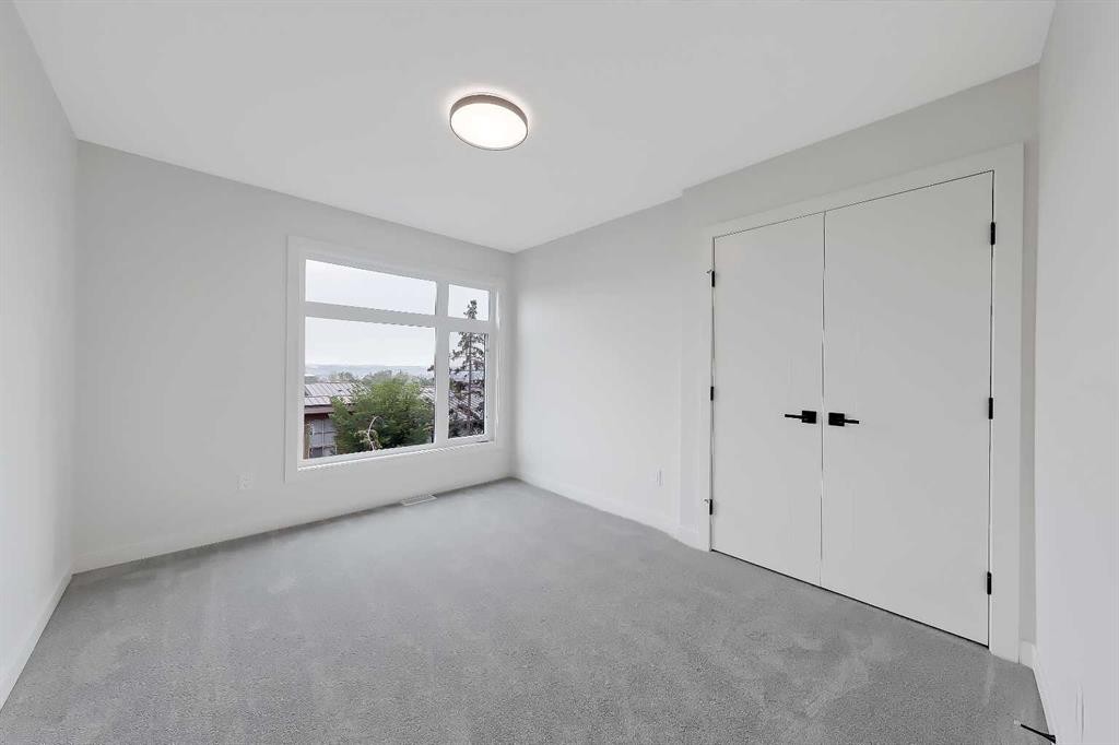 4320 Centre A Street Ne, Calgary, AB - Indoor Photo Showing Other Room