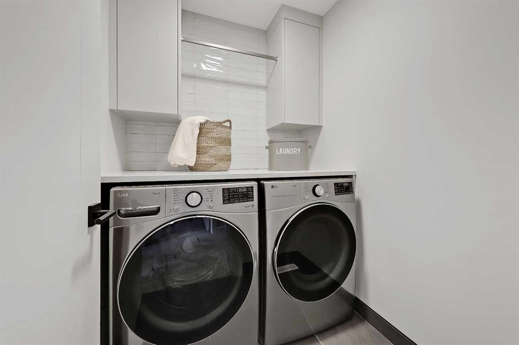 4320 Centre A Street Ne, Calgary, AB - Indoor Photo Showing Laundry Room