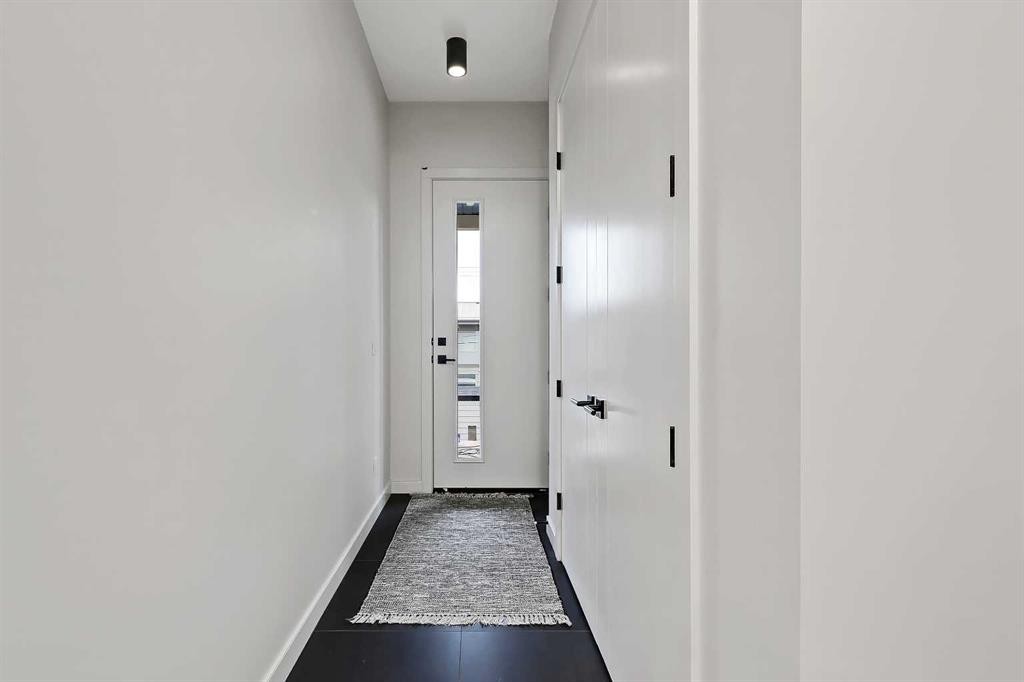 4320 Centre A Street Ne, Calgary, AB - Indoor Photo Showing Other Room