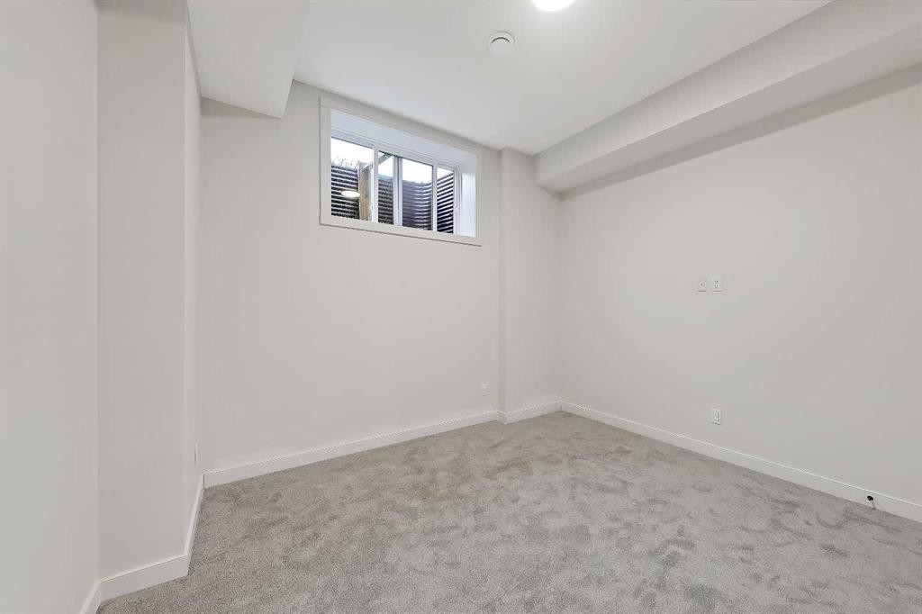 4320 Centre A Street Ne, Calgary, AB - Indoor Photo Showing Other Room