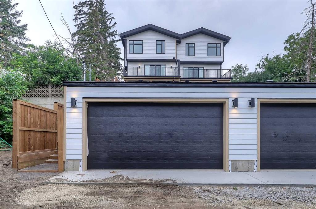 4320 Centre A Street Ne, Calgary, AB - Outdoor
