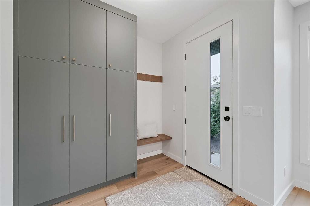 4320 Centre A Street Ne, Calgary, AB - Indoor Photo Showing Other Room