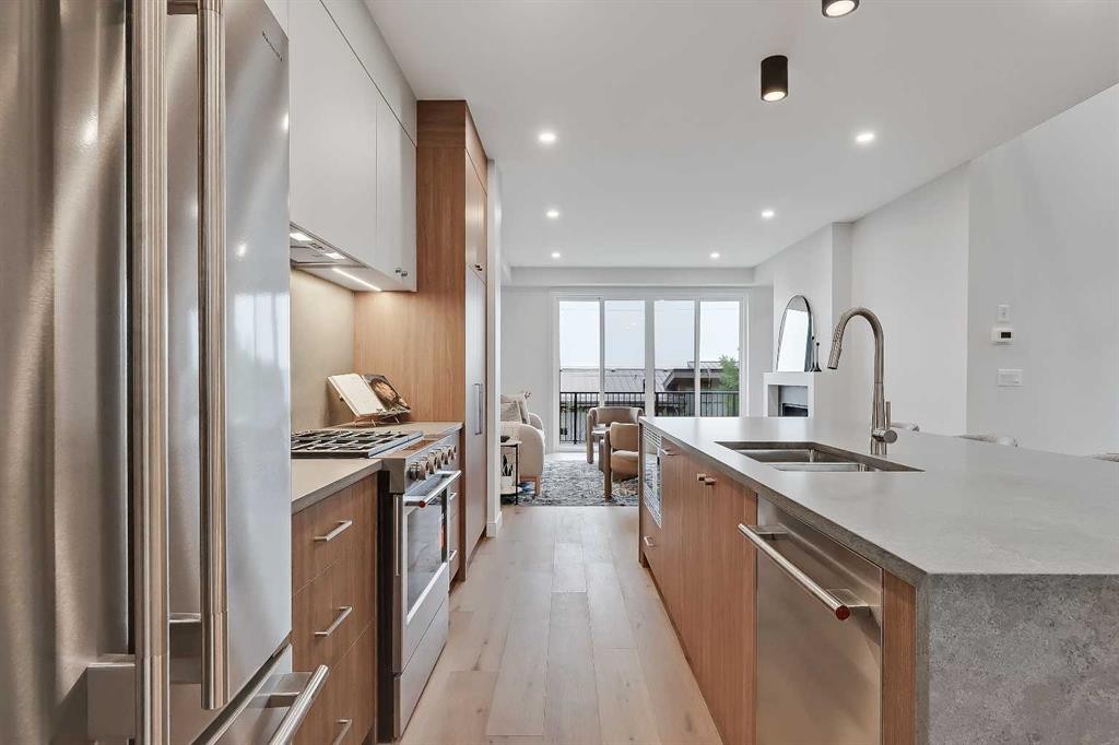 4320 Centre A Street Ne, Calgary, AB - Indoor Photo Showing Kitchen With Double Sink With Upgraded Kitchen