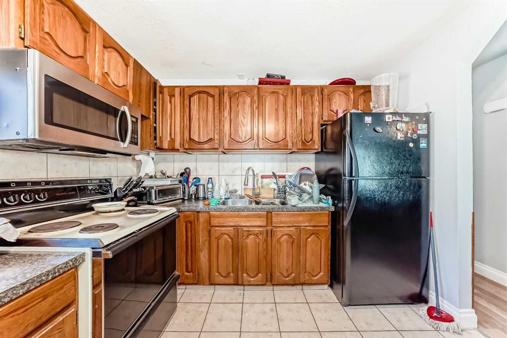 4004 7 Avenue Sw, Calgary, AB - Indoor Photo Showing Kitchen