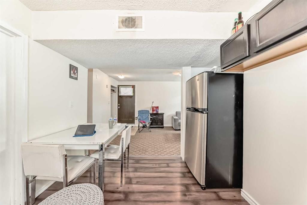 4004 7 Avenue Sw, Calgary, AB - Indoor