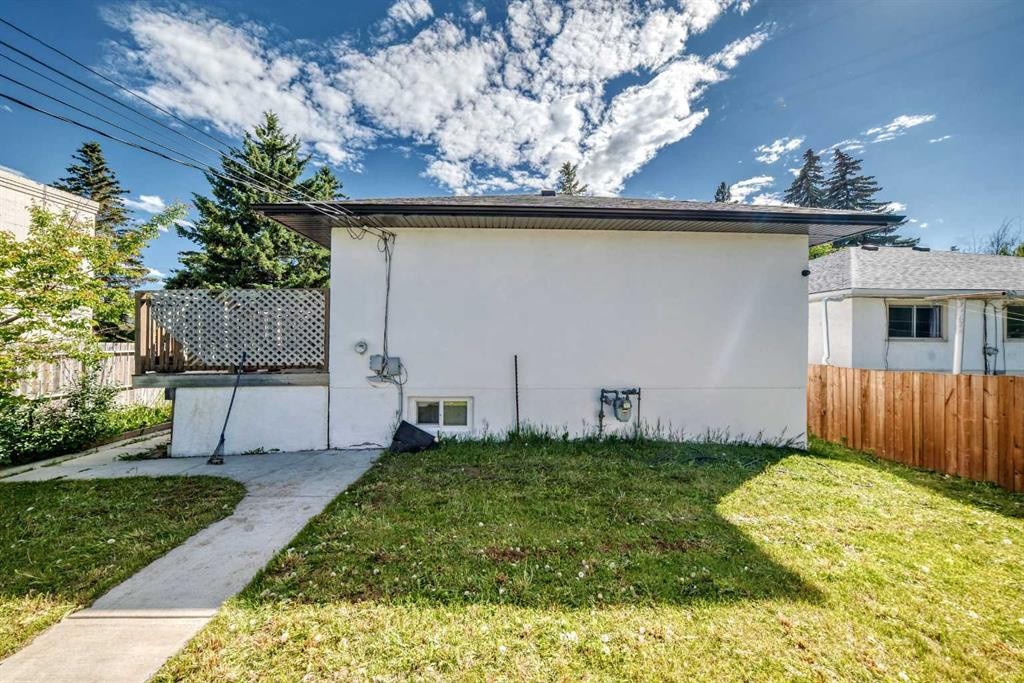4004 7 Avenue Sw, Calgary, AB - Outdoor