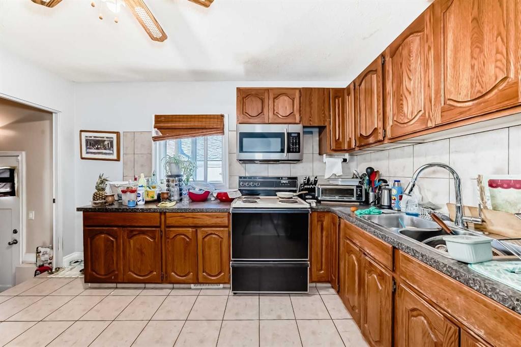 4004 7 Avenue Sw, Calgary, AB - Indoor Photo Showing Kitchen With Double Sink