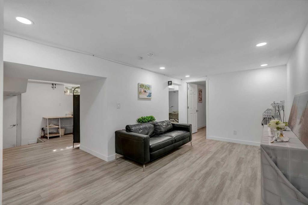 52 Fay Road Se, Calgary, AB - Indoor
