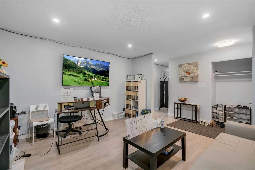 52 Fay Road Se, Calgary, AB - Indoor Photo Showing Living Room