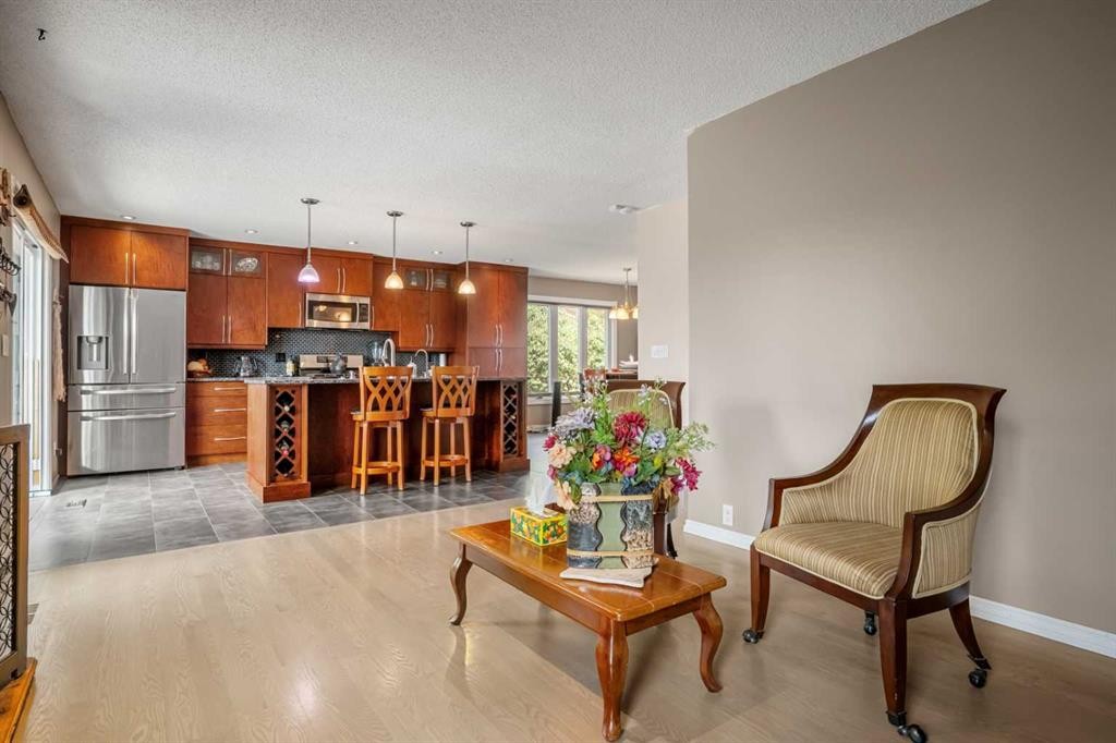 34 Cascade Place, Cochrane, AB - Indoor Photo Showing Living Room