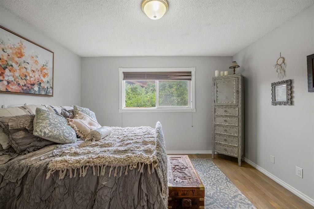 34 Cascade Place, Cochrane, AB - Indoor Photo Showing Bedroom