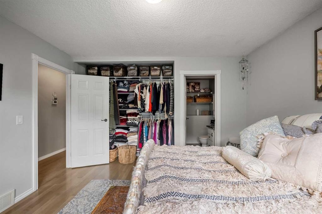 34 Cascade Place, Cochrane, AB - Indoor Photo Showing Bedroom