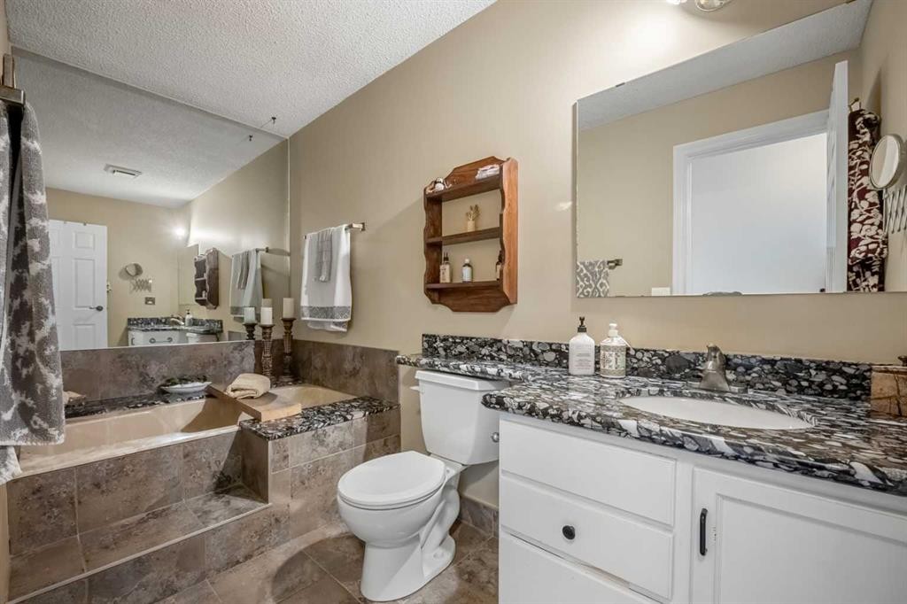 34 Cascade Place, Cochrane, AB - Indoor Photo Showing Bathroom