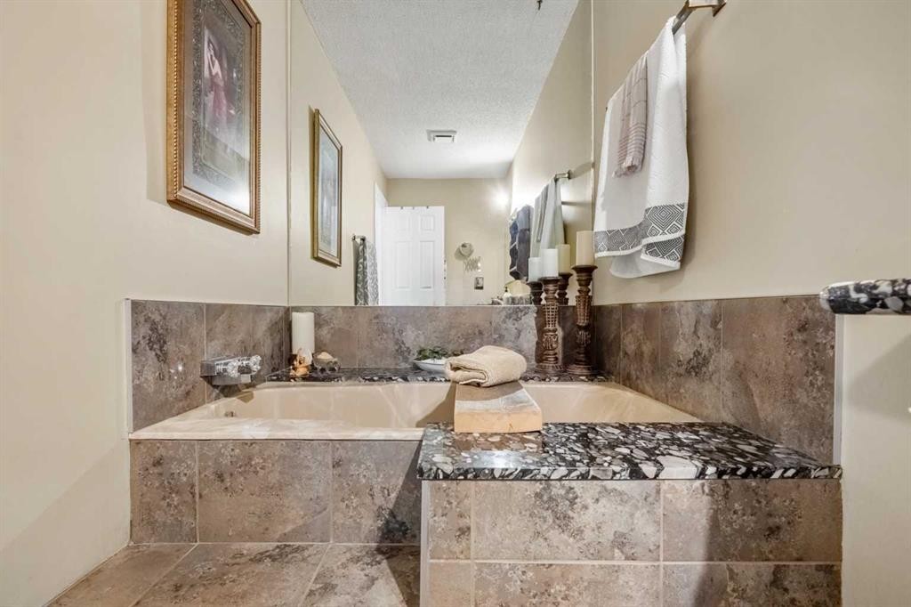 34 Cascade Place, Cochrane, AB - Indoor Photo Showing Bathroom