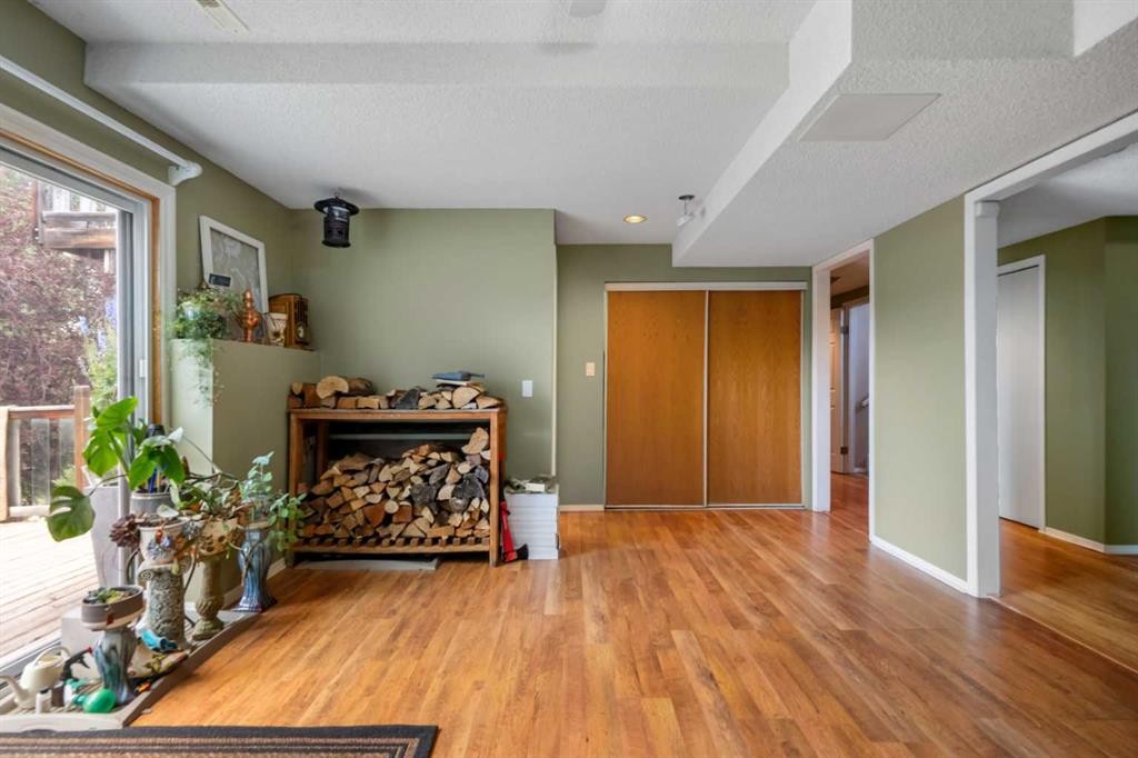 34 Cascade Place, Cochrane, AB - Indoor Photo Showing Other Room