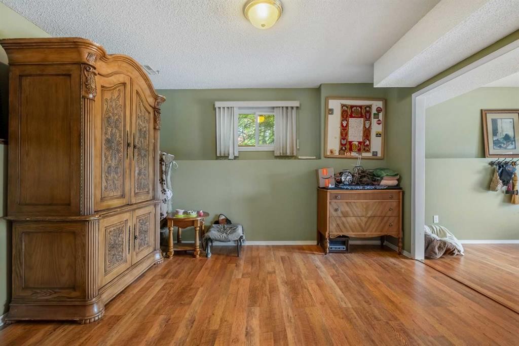 34 Cascade Place, Cochrane, AB - Indoor Photo Showing Other Room