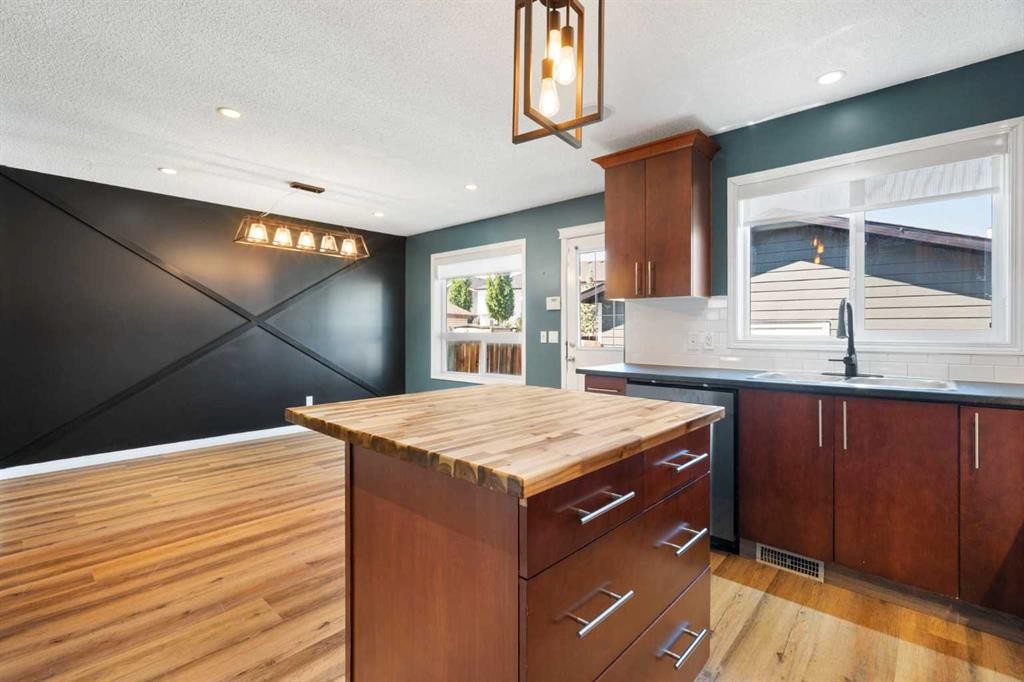 128 Silverado Way Sw, Calgary, AB - Indoor Photo Showing Kitchen
