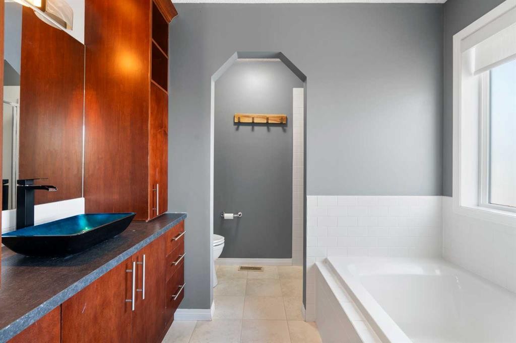 128 Silverado Way Sw, Calgary, AB - Indoor Photo Showing Bathroom