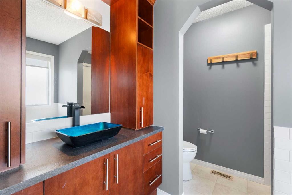 128 Silverado Way Sw, Calgary, AB - Indoor Photo Showing Bathroom