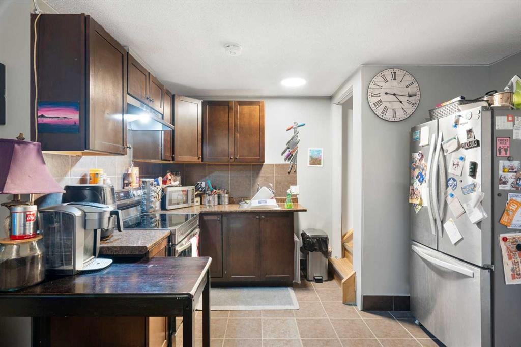 128 Silverado Way Sw, Calgary, AB - Indoor Photo Showing Kitchen