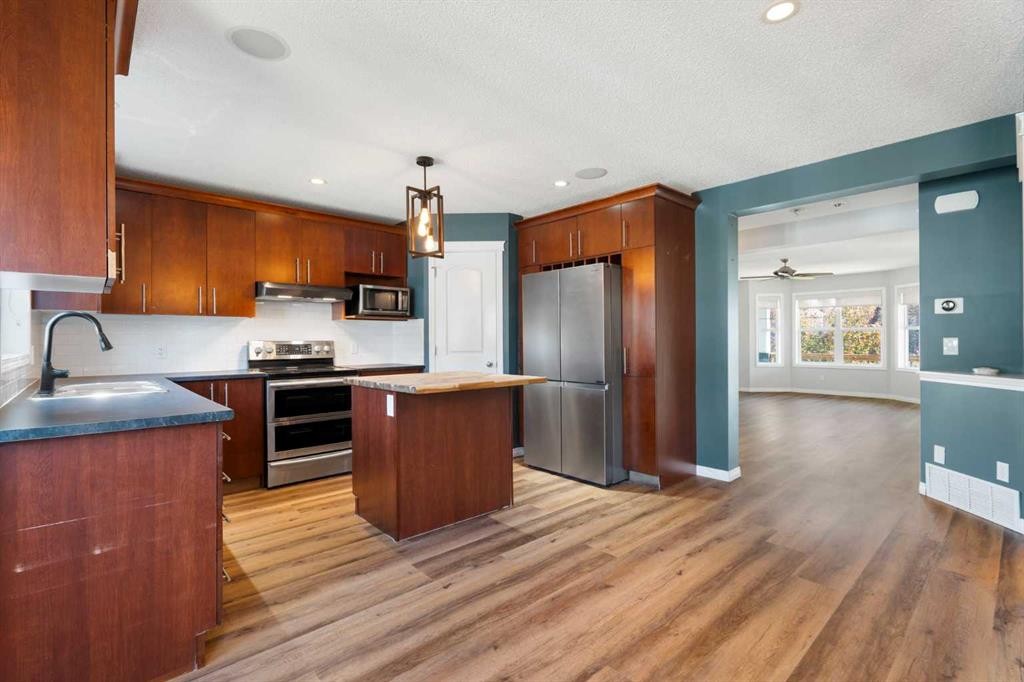 128 Silverado Way Sw, Calgary, AB - Indoor Photo Showing Kitchen