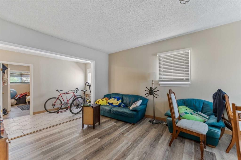 1407 28 Street Sw, Calgary, AB - Indoor