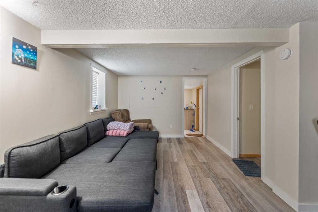 1407 28 Street Sw, Calgary, AB - Indoor