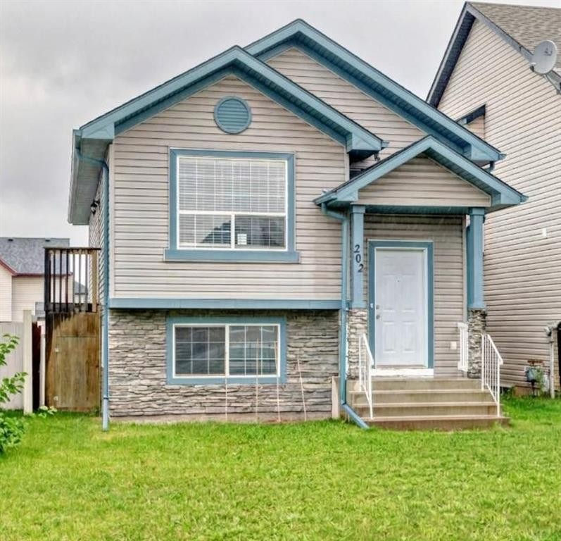 202 Saddlemead Green Ne, Calgary, AB - Outdoor