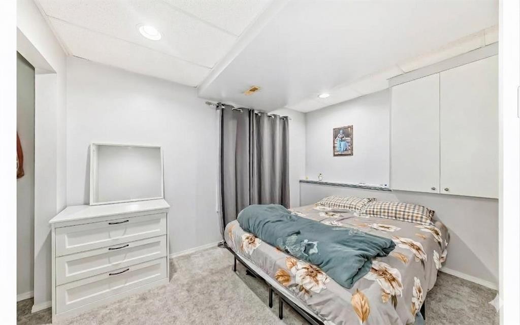 202 Saddlemead Green Ne, Calgary, AB - Indoor Photo Showing Bedroom