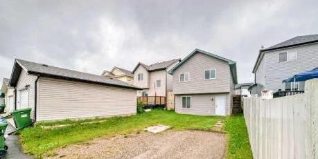 202 Saddlemead Green Ne, Calgary, AB - Outdoor