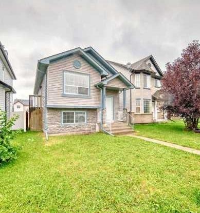 202 Saddlemead Green Ne, Calgary, AB - Outdoor