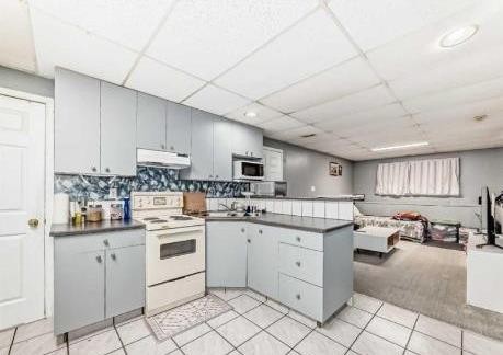 202 Saddlemead Green Ne, Calgary, AB - Indoor Photo Showing Kitchen