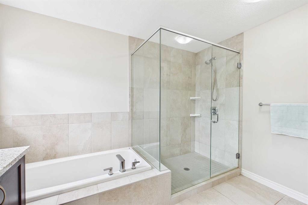 66 Nolanhurst Way Nw, Calgary, AB - Indoor Photo Showing Bathroom