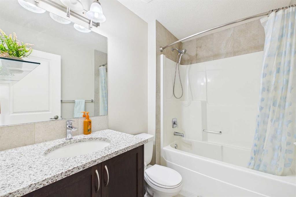66 Nolanhurst Way Nw, Calgary, AB - Indoor Photo Showing Bathroom