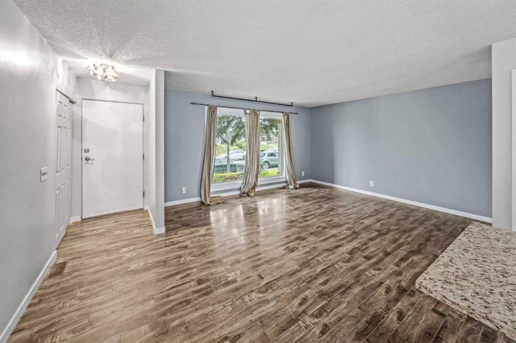 227 Manora Crescent Ne, Calgary, AB - Indoor Photo Showing Other Room