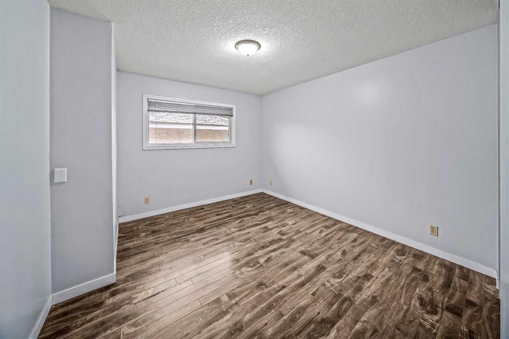 227 Manora Crescent Ne, Calgary, AB - Indoor Photo Showing Other Room