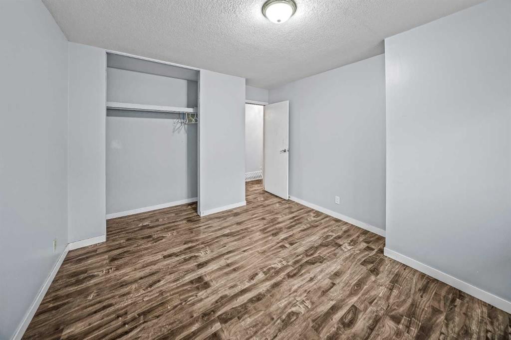 227 Manora Crescent Ne, Calgary, AB - Indoor Photo Showing Other Room
