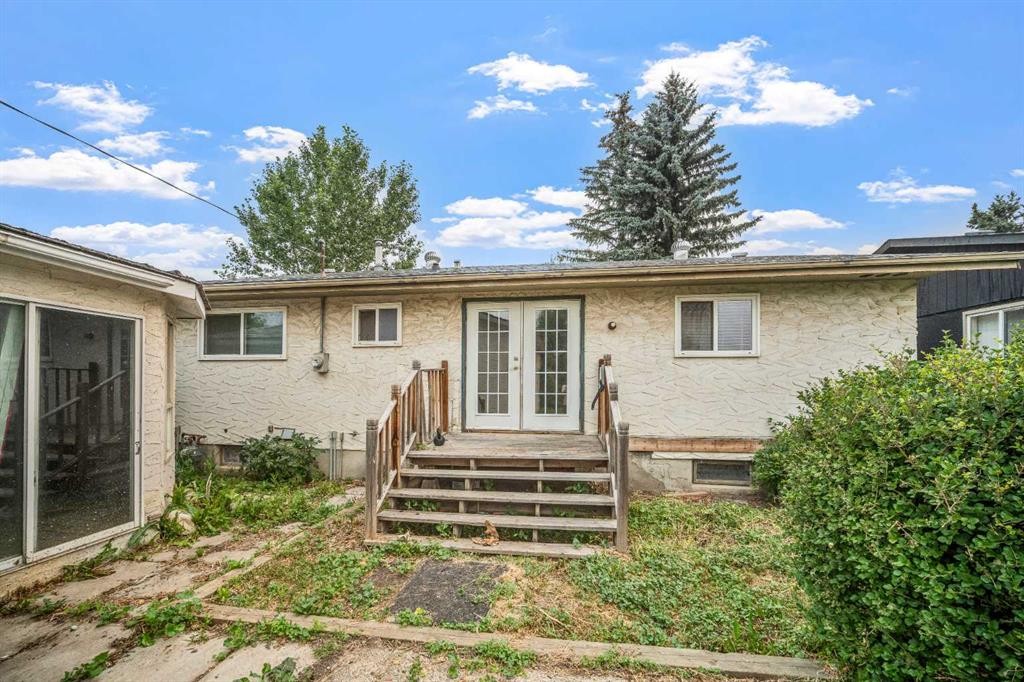 227 Manora Crescent Ne, Calgary, AB - Outdoor