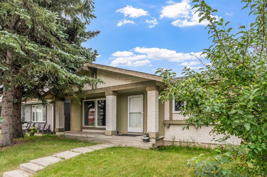 227 Manora Crescent Ne, Calgary, AB - Outdoor