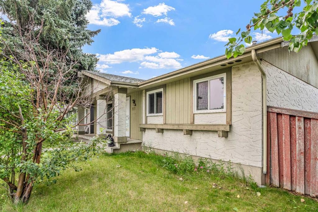 227 Manora Crescent Ne, Calgary, AB - Outdoor